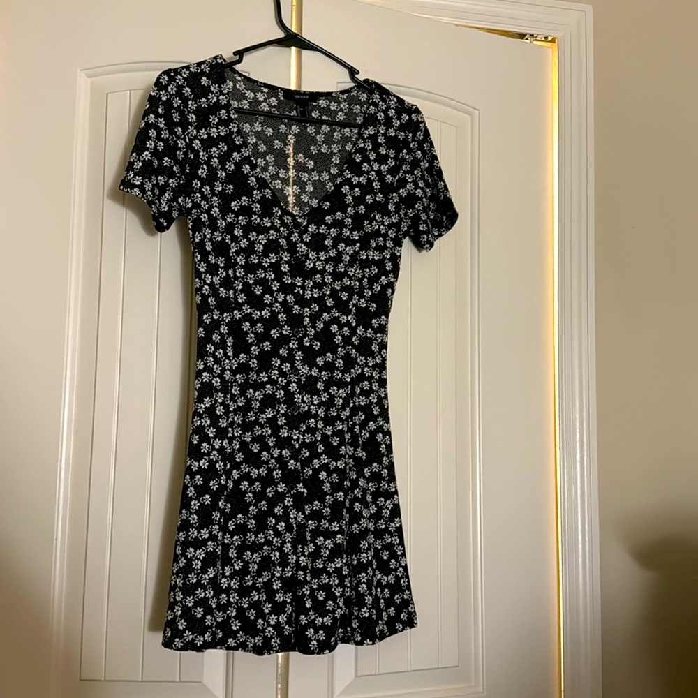 Forever 21 back tie dress, daisy print